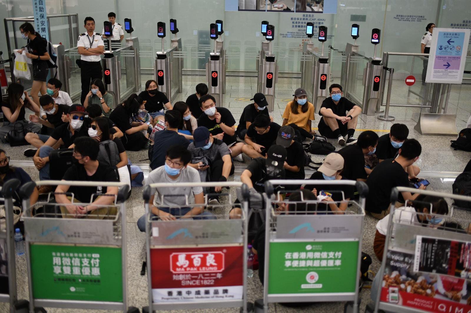 Hong Kong protesters airport